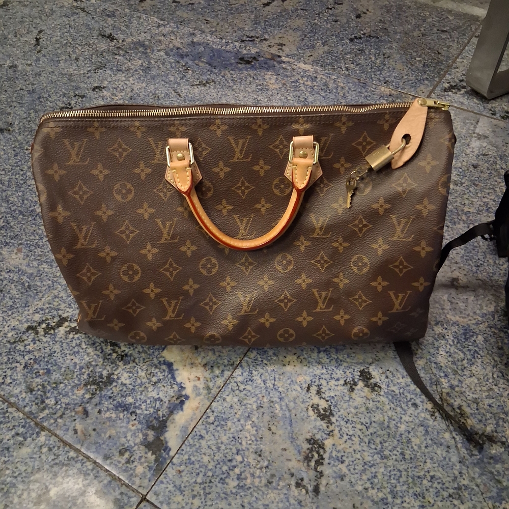 This "Speedy ( 40 )BAG IS FLAWLESS" Louis Vuitton Monogram Duffel Bag in.. - Picture 2 of 9